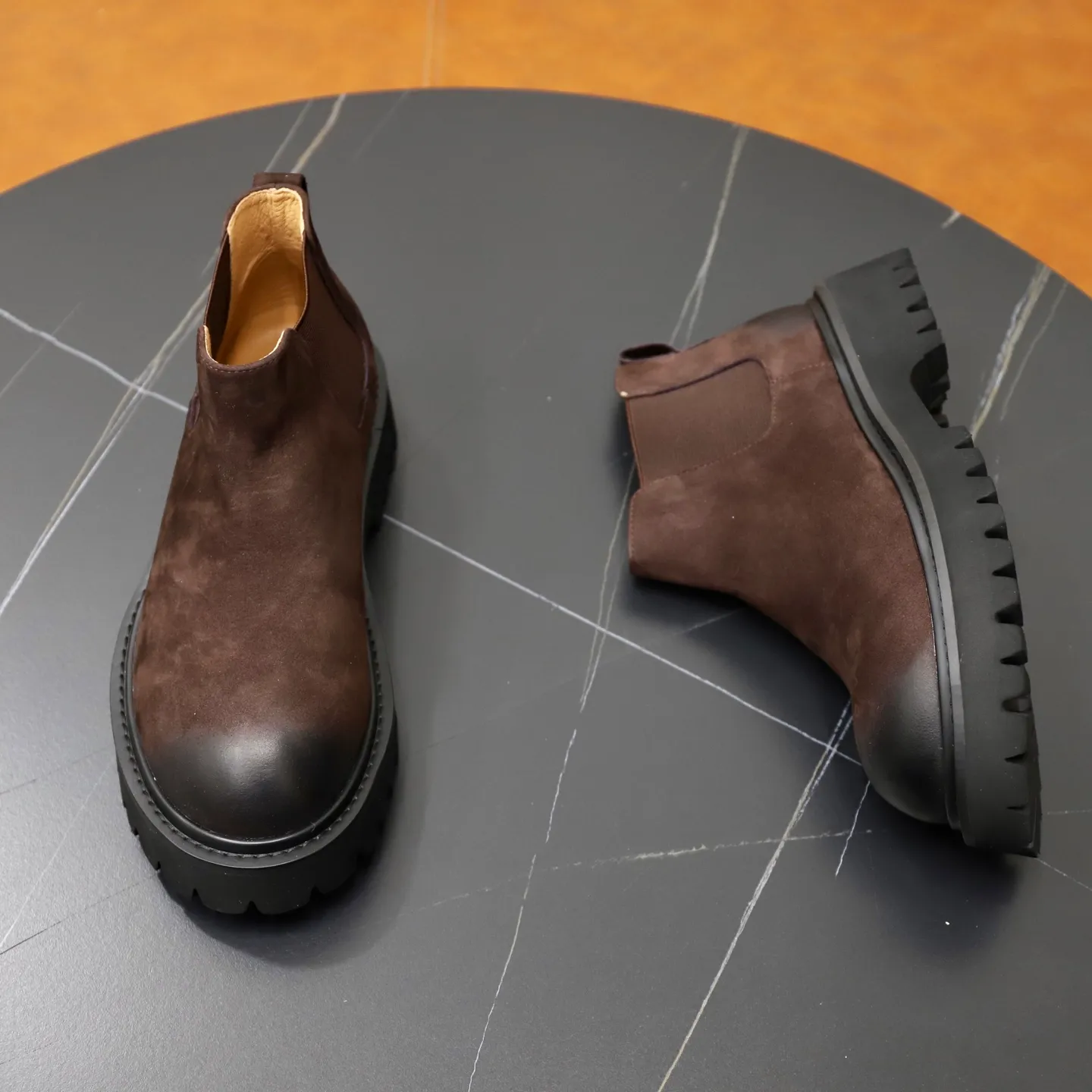 Men's shoes: 580💰🙅‍♂️🙅‍♂️🙅‍♂️ Brand: PRADA Standard code: 38-44 (45 customized) Grade: Same as the official website Material: Original high-grade high-mercerized light Comfortable and breathable pigskin lining Non-slip soft wear-resistant outsole Style category: Men's fashionable casual boots Distinguished luxury brand elements Top luxury Color: actual picture color